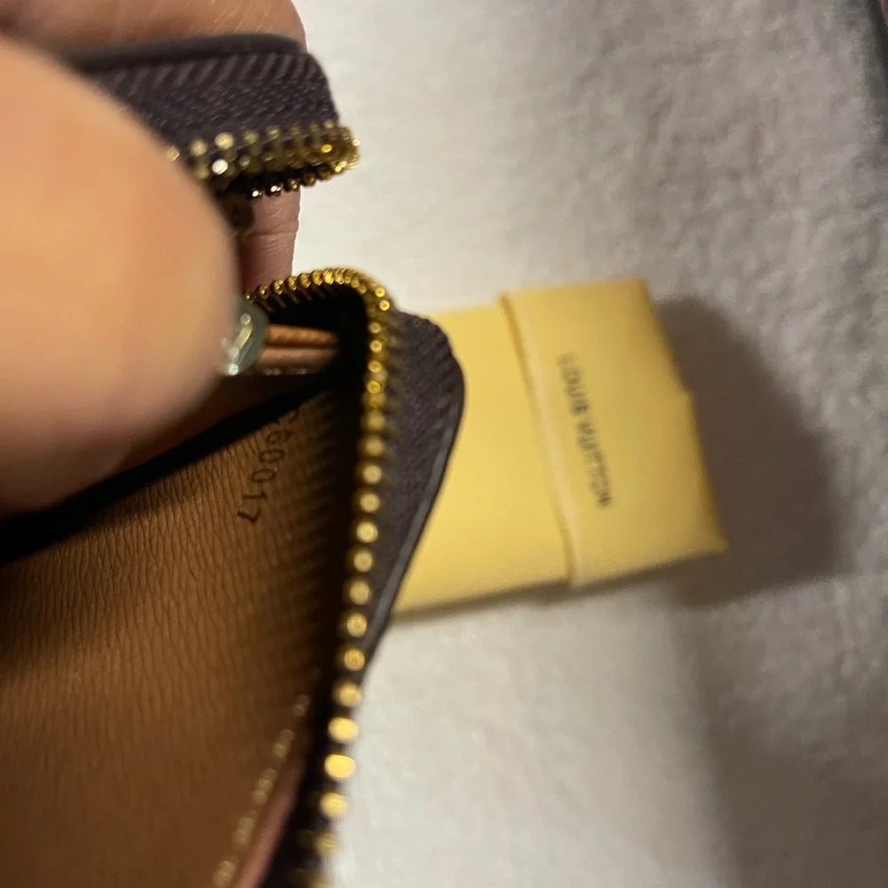 Louis Vuitton style wallet with zipper closure - Picture 4 of 7